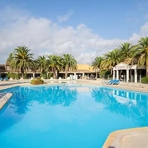https://adonis-arles-les-hameaux-de-camargue.fr-provencehotel.com